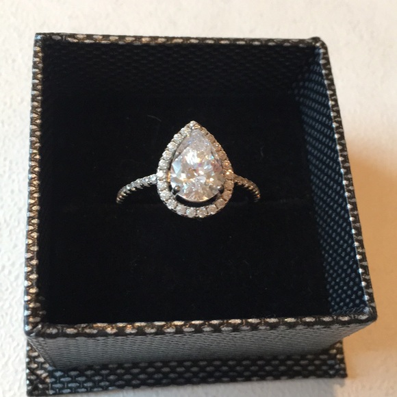Gorgeous ring😍 - Picture 1 of 4